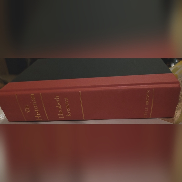 The Historian by Elizabeth Kostova - Picture 6 of 8